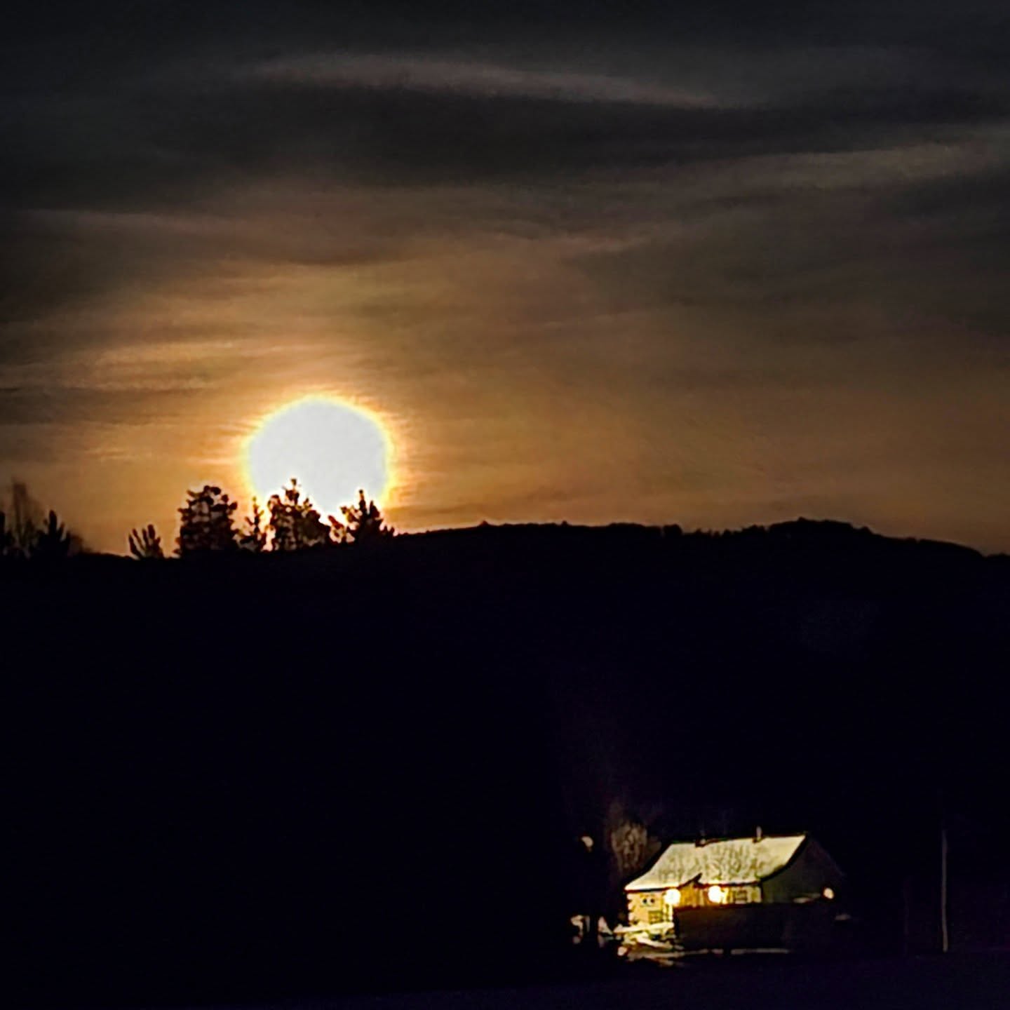 Måne over Sandsvær🌕

#moon #sandsvær #bygda #countryside #nature